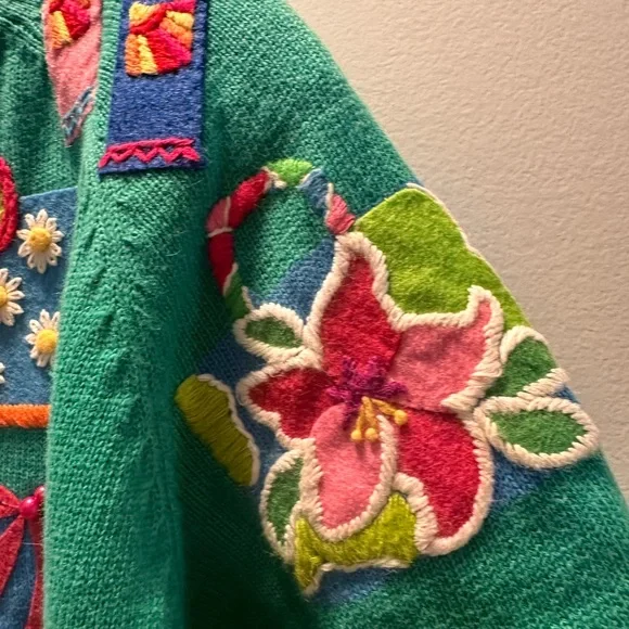 Michael Simon Size LShort sleeve embroidered sweater